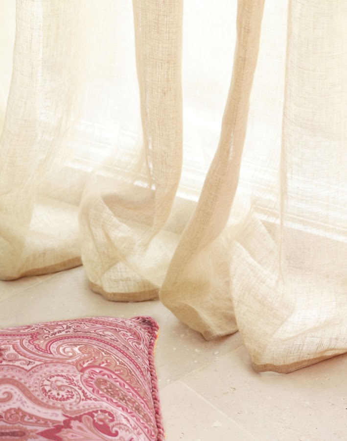 Todo lo que debes saber de los visillos, las cortinas ideales para el verano