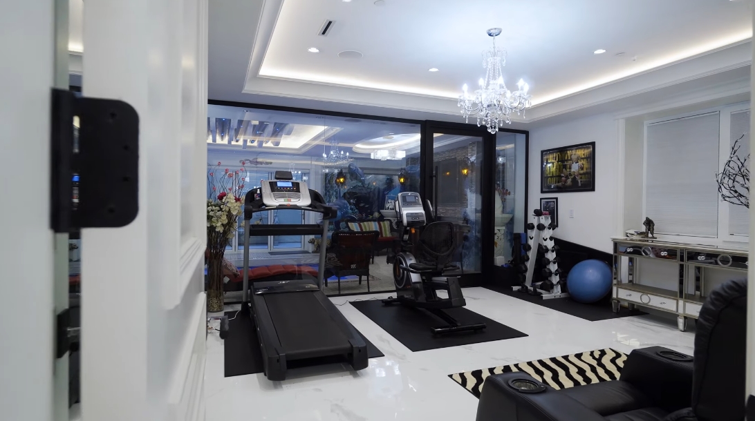 75 Interior Design Photos vs. 1487 Minto Crescent, Vancouver Luxury Mansion Tour