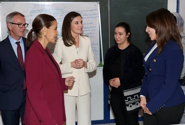 Queen Letizia and Princess Lalla Meryem visited the Escuela de la Segunda Oportunidad center. Felipe Varela suit