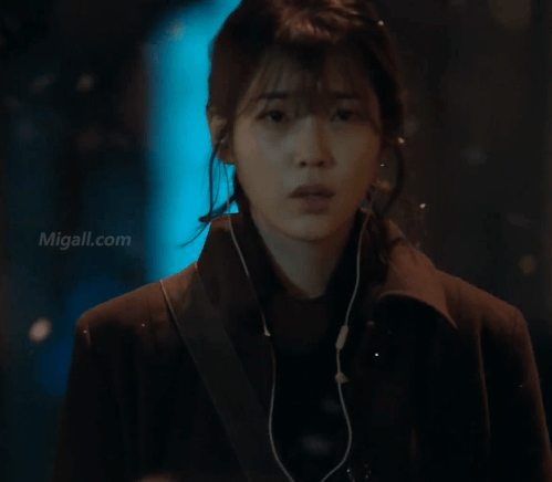  나의 아저씨 무표정 아이유.gif | 인스티즈