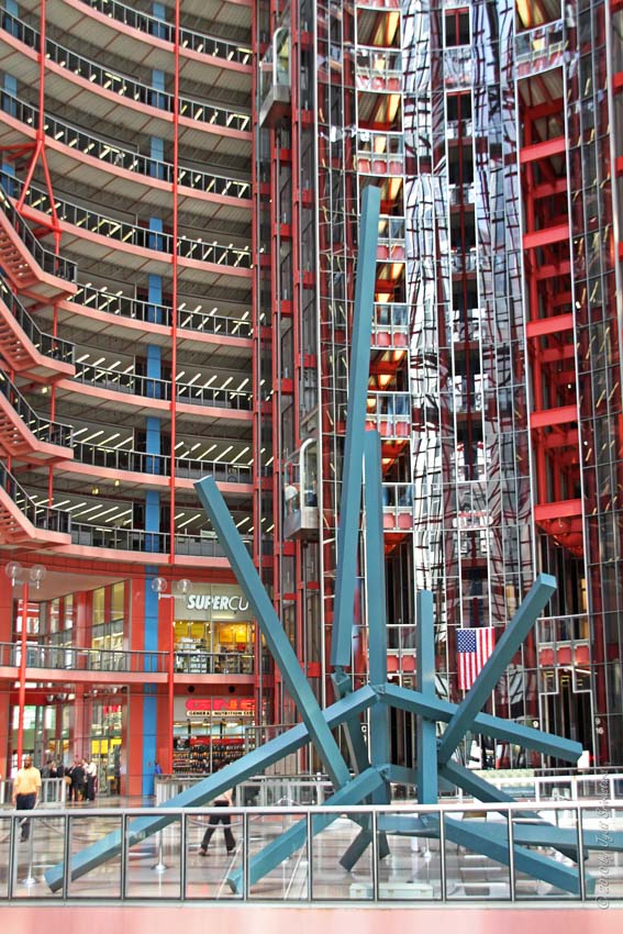 Public Art in Chicago Loop Thompson Center [Bridgeport (1984) by