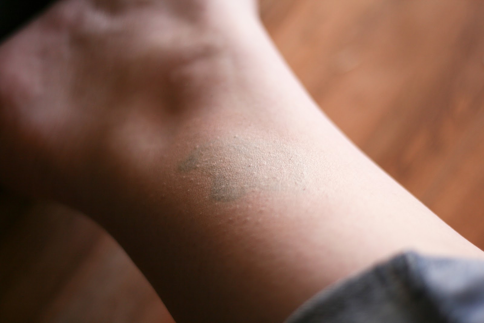 The Beauty Broad Hard Candy Glamoflauge Concealer