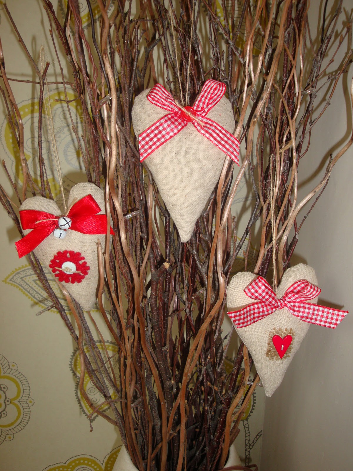 The pretty little ribbon: November Challenge #4 - Buttons and Bows