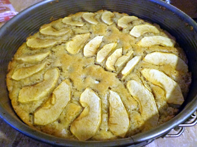 Swedish apple cake. This buttery apple and cinnamon cake is incredibly moist, light and so wonderfully easy to make.