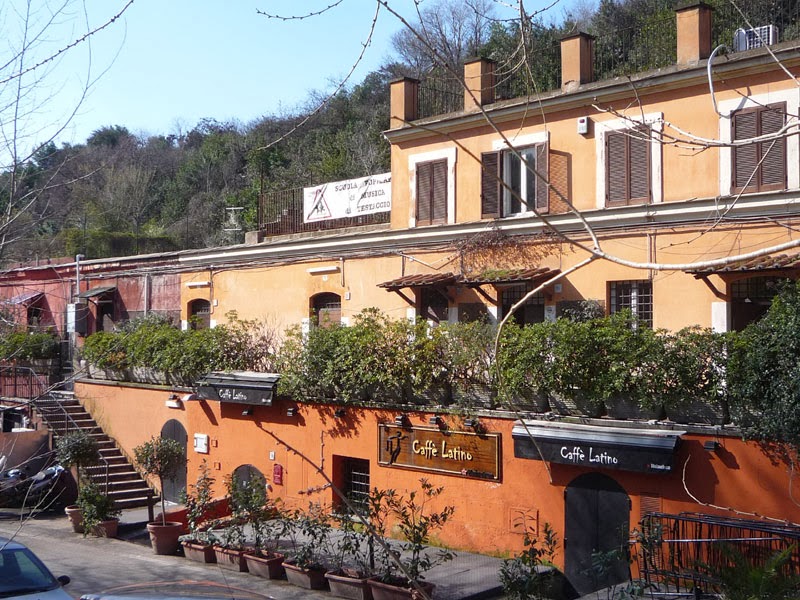 Casas no Monte Testaccio em Roma