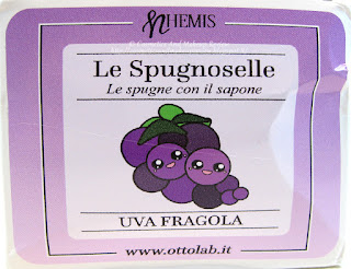 Nhemis Cosmetics - Le Spugnoselle - Uva Fragola - etichetta frontale Nhemis Cosmetics - Le Spugnoselle - Uva Fragola - etichetta frontale