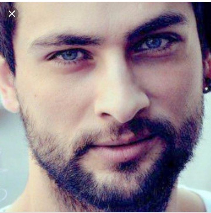 Los Ojos del Espectador Onur Tuna actor Turco
