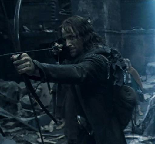 арагорн король. лук арагорна из властелина колец. вигго мортенсен во властелине колец. арагорн кадры. арагорн с мечом.