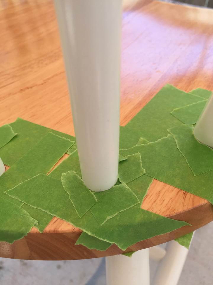 Use four small pieces of tape to fill in the gaps. Use four small pieces of tape to fill in the gaps.