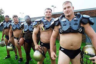 Hot Guys Nude: Shirtless Football Guys