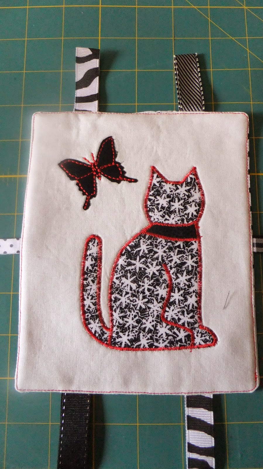 THREADADDICT: Black and White sensory toy