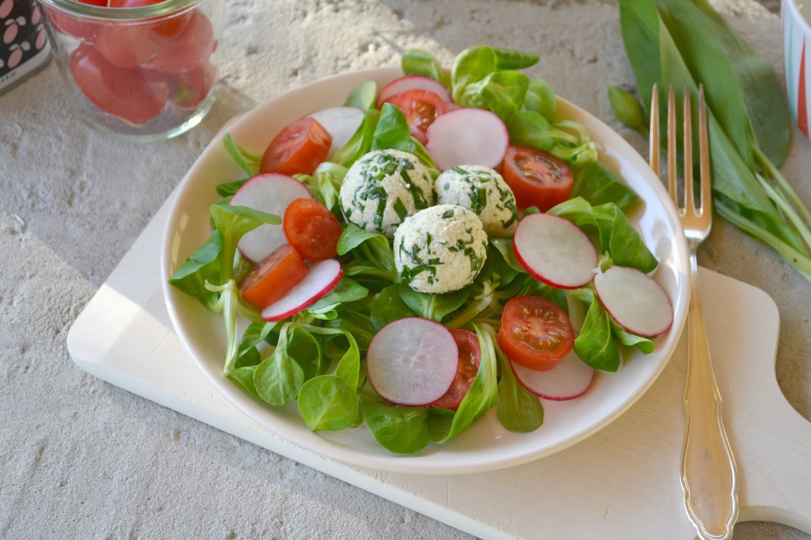 Frühlings-Salat mit Bärlauch Bällchen | hopefray