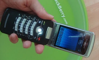 BlackBerry 8220 KickStart hands-on review