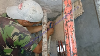 grouting pada beton yang rusak sebelum pekerjaan perkuatan