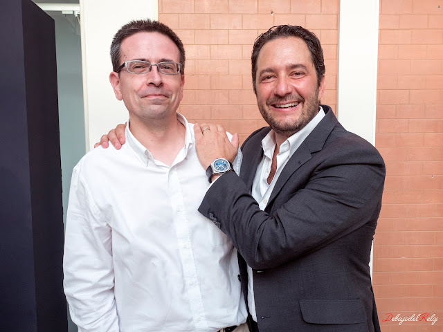 JULIAN TORNARE CON DEBAJO DE RELOJ