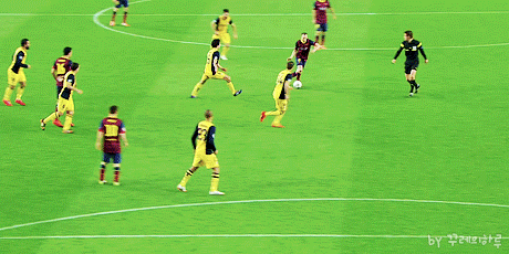 네이마르의 침투 + 이니에스타의 패스.gif | 인스티즈