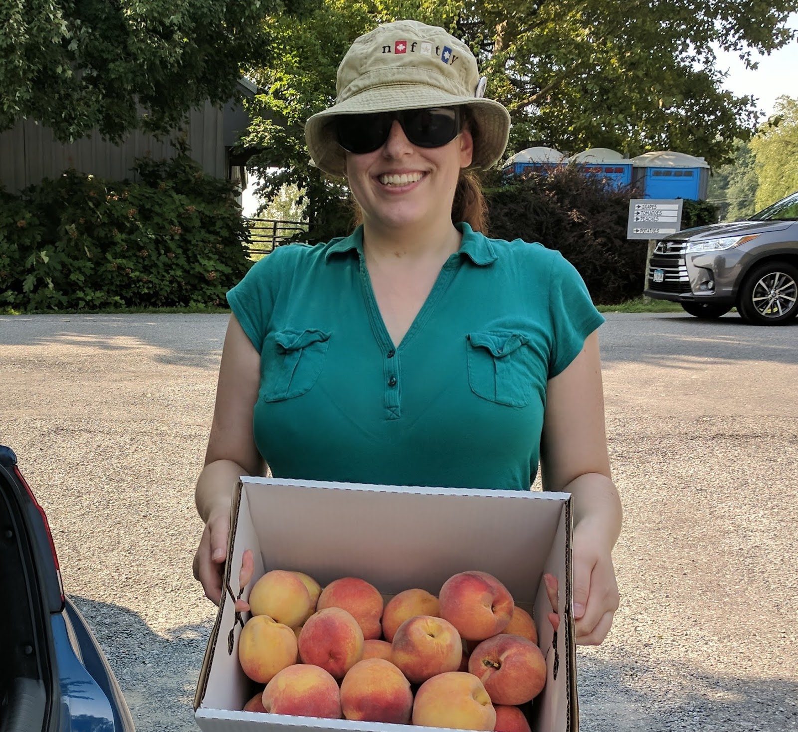 Meet Me Outdoors Peach picking!