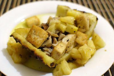 Shitake e Tofu Grelhados no Abacaxi (vegana)