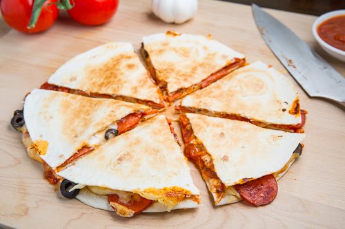 Pizza Quesadillas (aka Pizzadillas) Pizza Quesadillas (aka Pizzadillas)