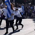 Τι απαντούν τα κορίτσια για τον βηματισμό αλά «Μόντι Πάιθον» στην παρέλαση στη Ν. Φιλαδέλφεια