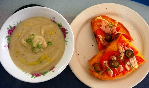 Creamy cauliflower soup with cornbread