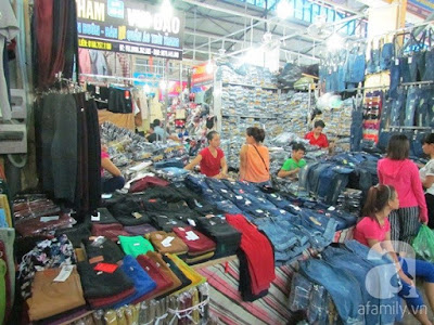 Nhiều mặt hàng được bày bán với giá cả khác nhau cho dù giống hệt nhau. Nhiều mặt hàng được bày bán với giá cả khác nhau cho dù giống hệt nhau.