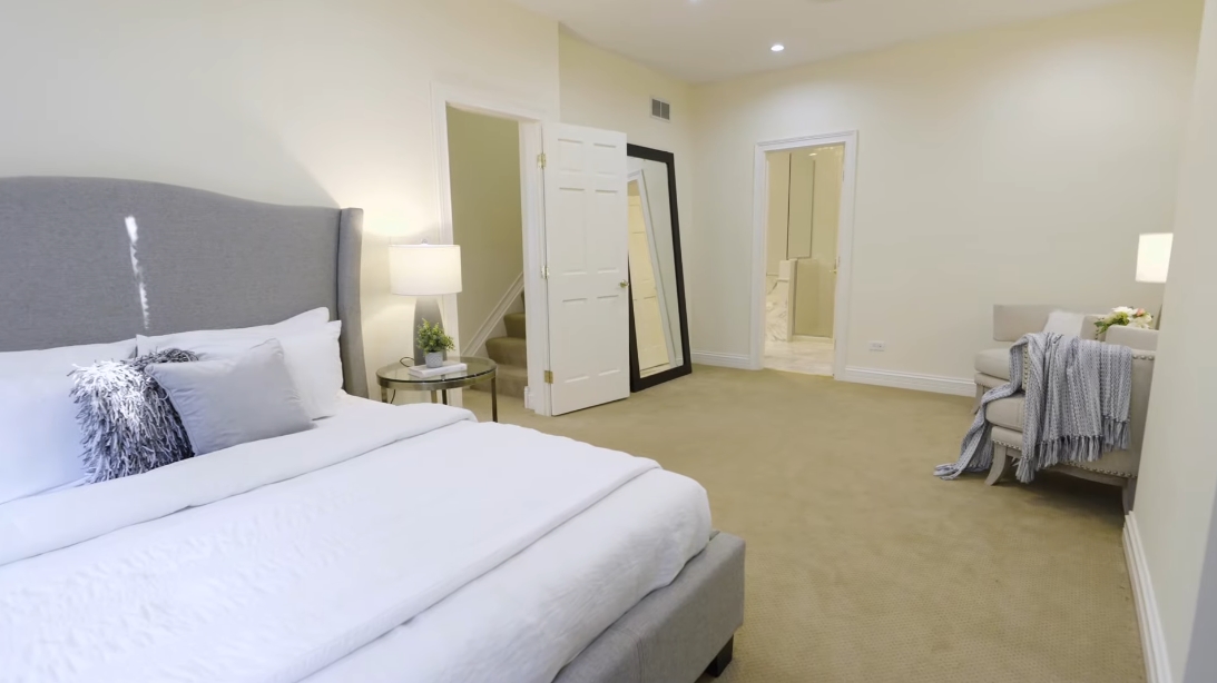 23 Interior Design Photos vs. 950 N Clark St #L, Chicago Luxury Townhome Tour