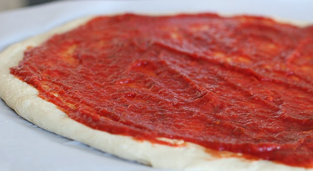 pizza casera de chorizo paso 7