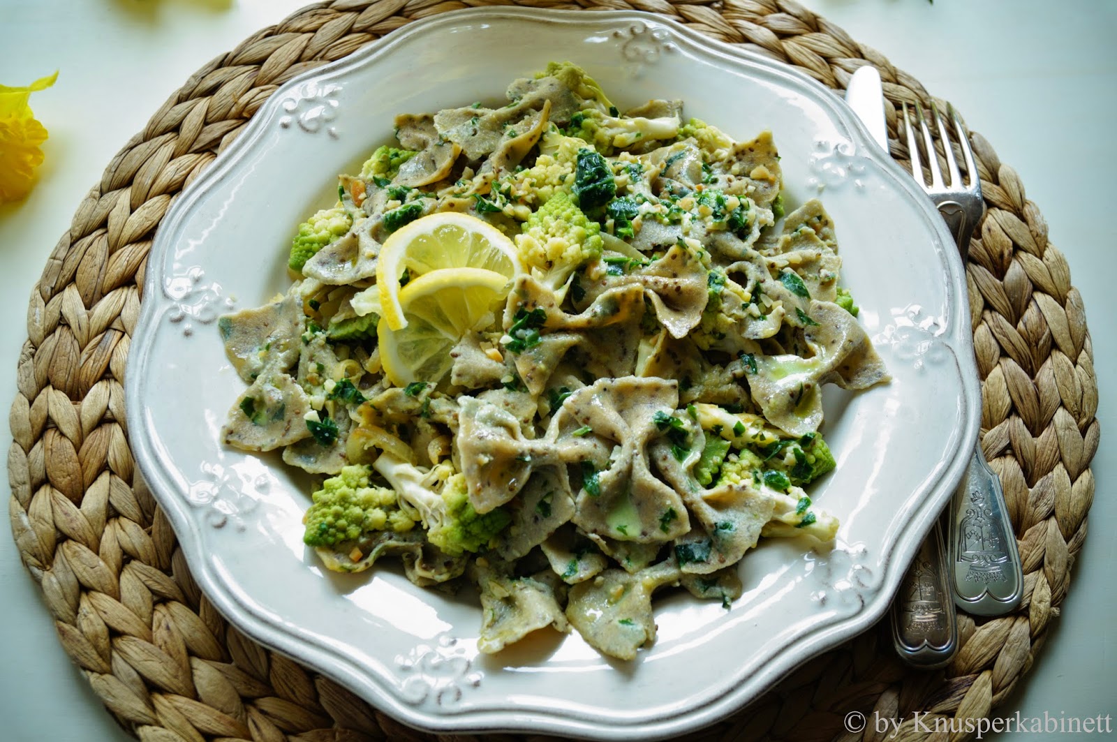 Knusperkabinett Selbstgemachte Glutenfreie Und Vegane Quinoanudeln Mit Barlauchpesto Und Gebratenem Romanesco