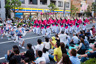 A group departs the Minami Awa-Odori Venue of the Koenji Awa-Odori Festival, 2016. Street scene at the Minami Awa-Odori Venue of the Koenji Awa-Odori Festival, 2016.