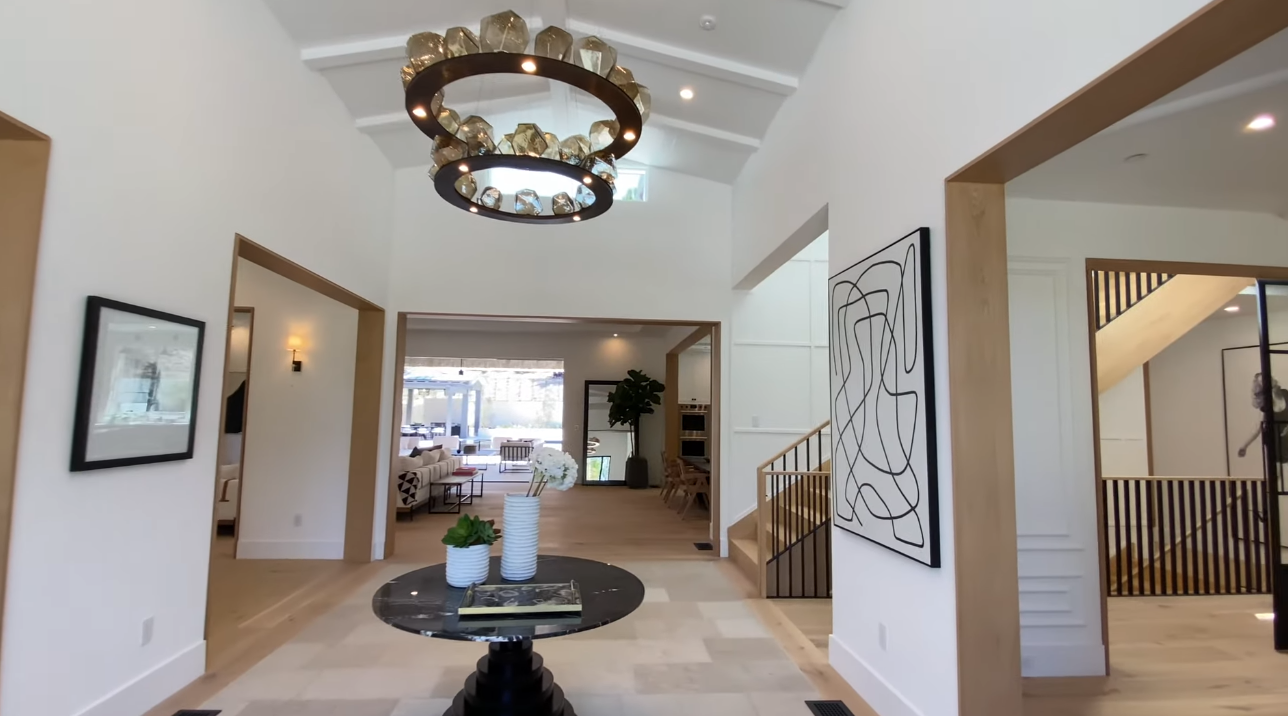 38 Photos vs. TOURING A $10,495,900 LUXURY MANSION | California LUXURY Home Tour | Los Angeles Mansion Tour - Luxury House & Interior Design Tour 38 Photos vs. TOURING A $10,495,900 LUXURY MANSION | California LUXURY Home Tour | Los Angeles Mansion Tour - Luxury House & Interior Design Tour