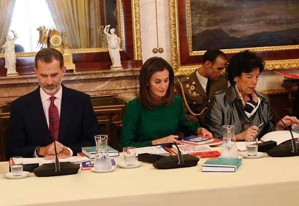 Queen Letizia wore Roberto Verino Jacquard pencil skirt. Queen Letizia recycling an animal print skirt by Roberto Verino, with a green silk blouse