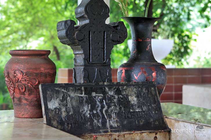 makam pangeran jayakarta jatinegara kaum