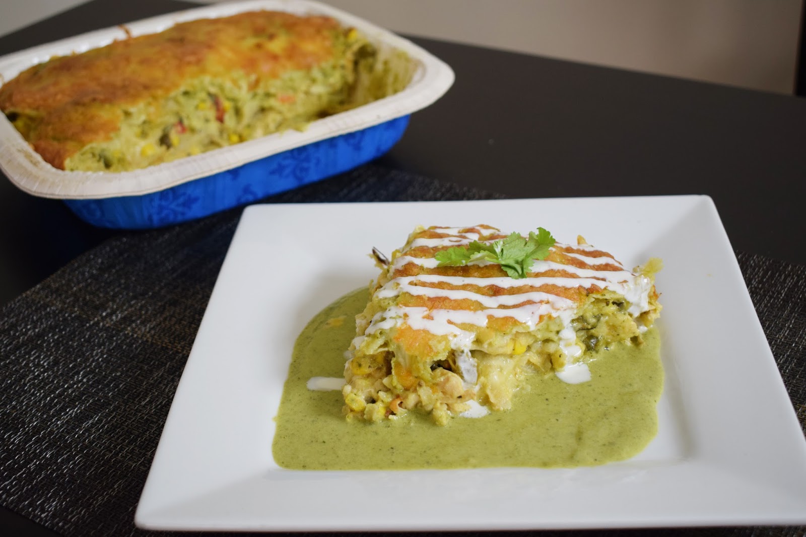 Pastel Azteca en Salsa de Chile Poblano Cocina Facil