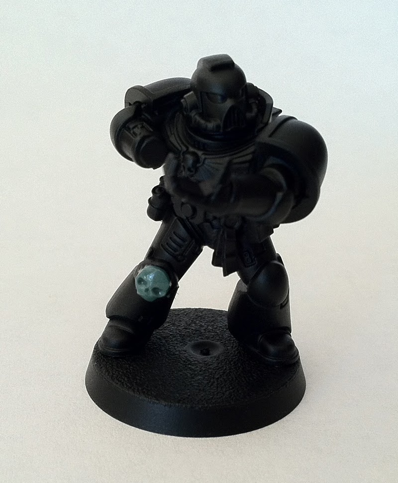 Why does Agrax Earthshade behave so differently on 2 models that were  painted in the exact same way? Did I do something wrong? : r/Warhammer40k