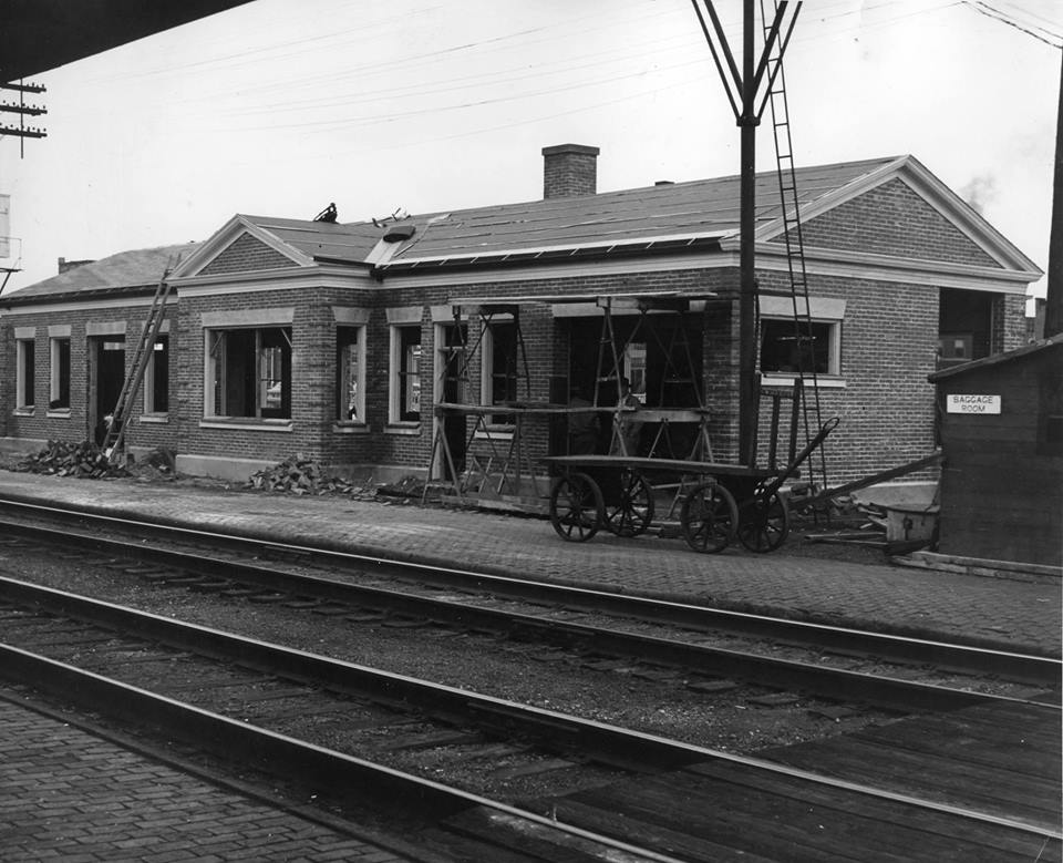 Towns and Nature Elgin, IL Metra/Milwaukee Depot