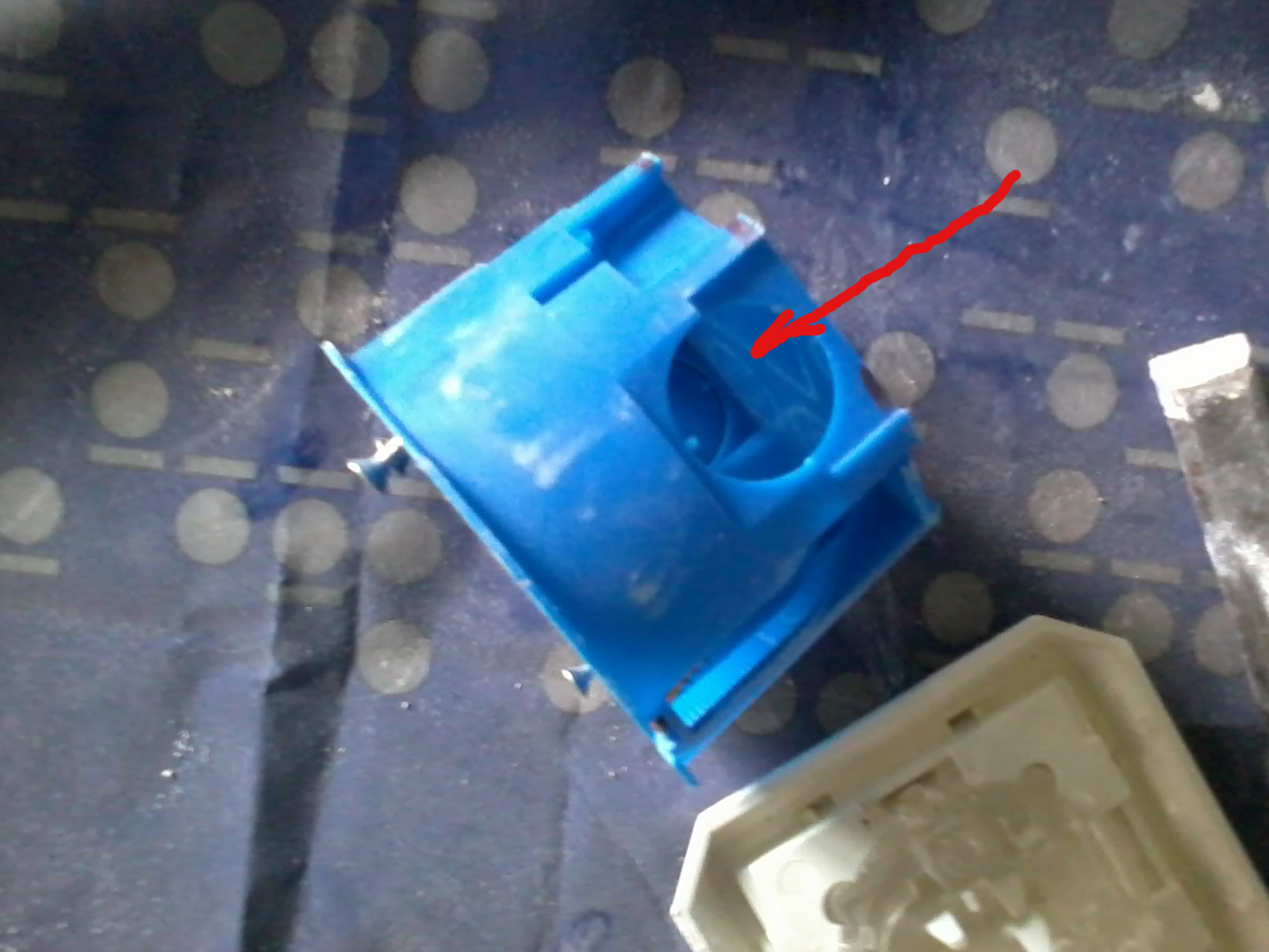 Как сделать отверстие под розетку или выключатель | Ремонт своими ...