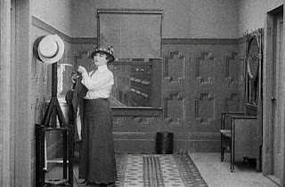 Кадр из фильма Чарли Чаплина The New Janitor (1914) - 1