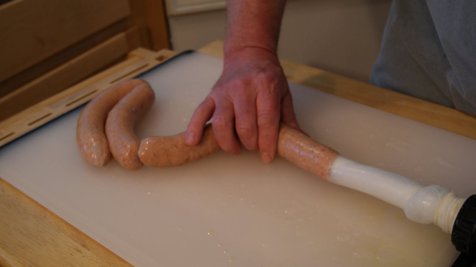 Рецепт домашней колбасы в кишке через мясорубку. Обработка кишок для колбасы.