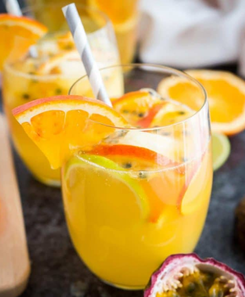 TROPICAL WHITE WINE SANGRIA #healthydrink #sangria #tropical #party #smoothie
