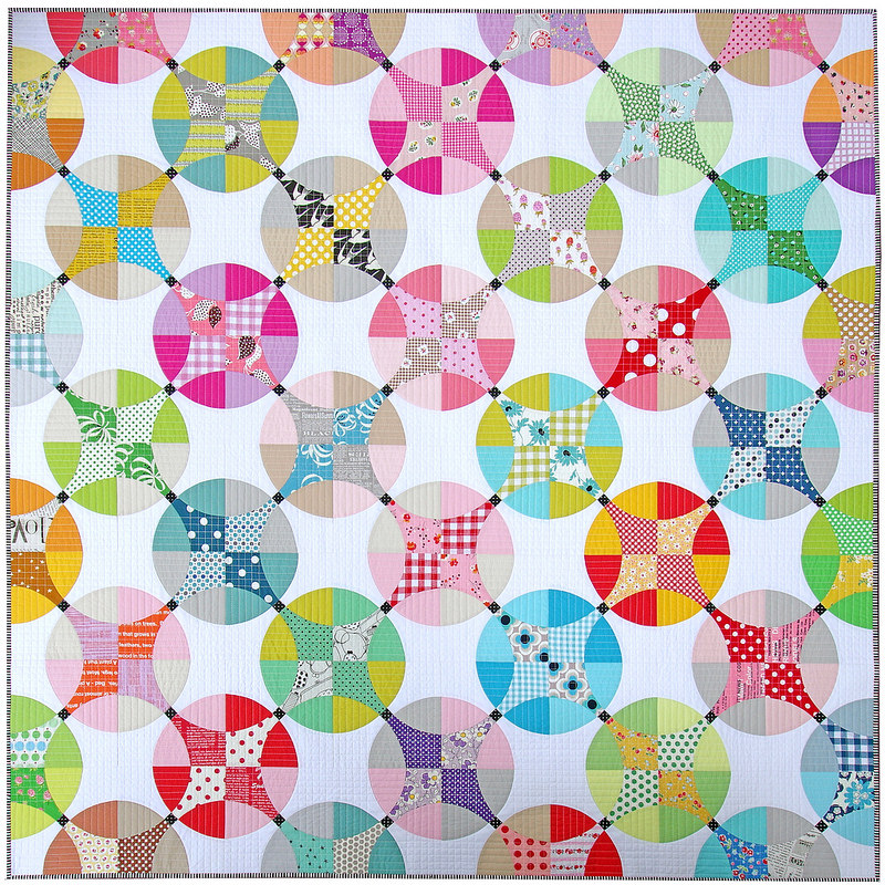 A traditional Flowering Snowball Quilt | © Red Pepper Quilts 2016