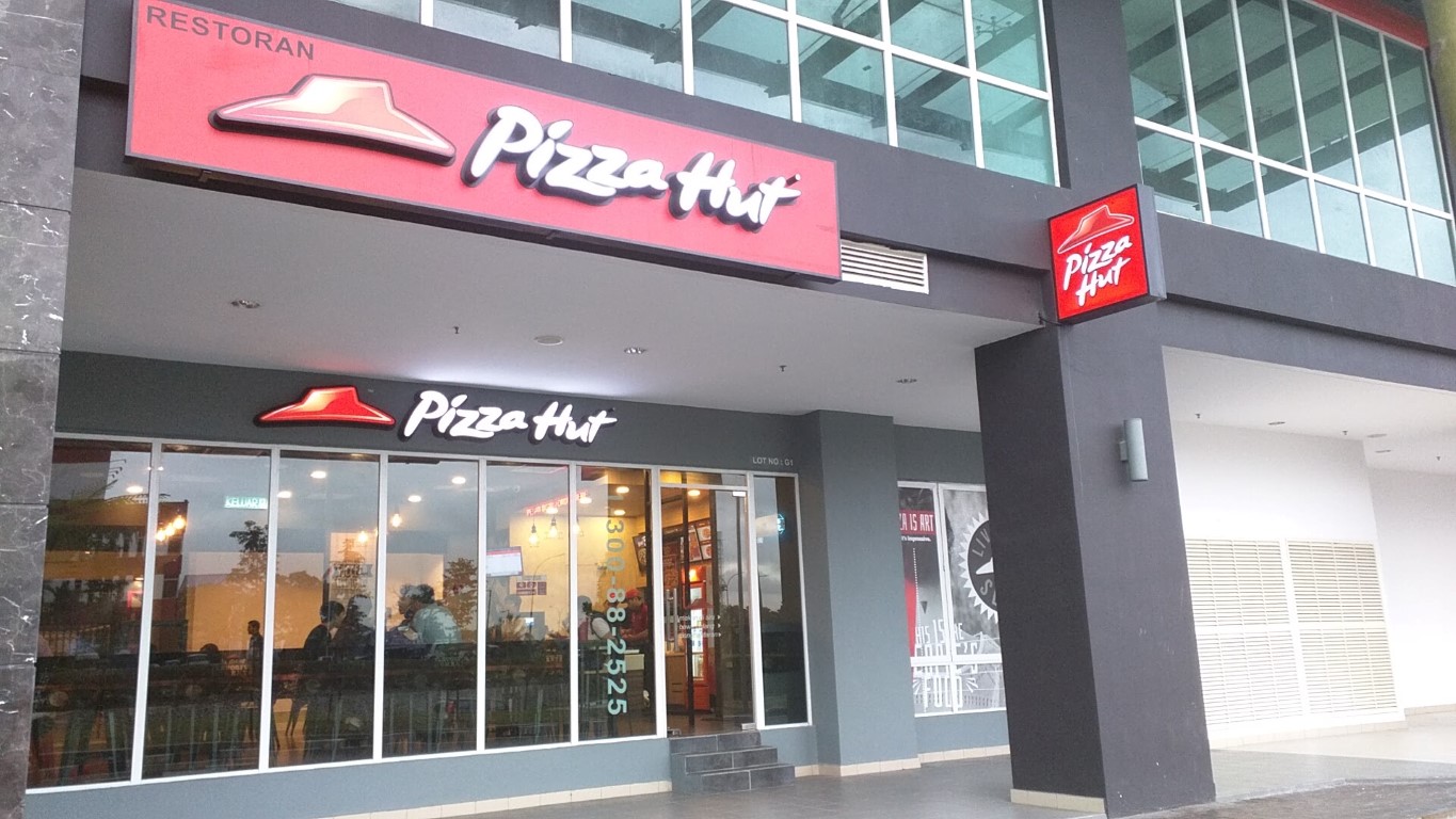 Pizza Hut opens branch at De Centrum Mall De Centrum Bangi, Kajang