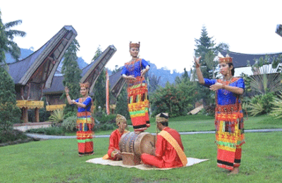 Tari Pa'Gellu Suku Toraja Tarian Tradisional Sulawesi Selatan