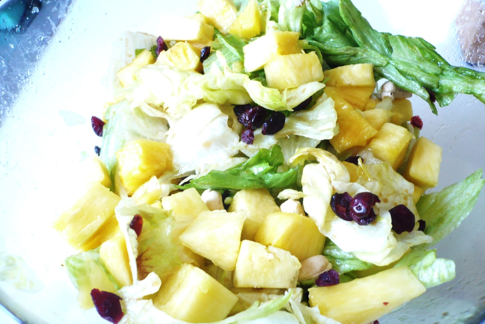 Salat 2.0: Grillparty Teil I: Grüner Salat mit Ananas und Cranberries