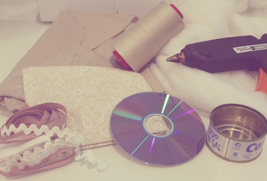 Materiales Alfiletero sombrero