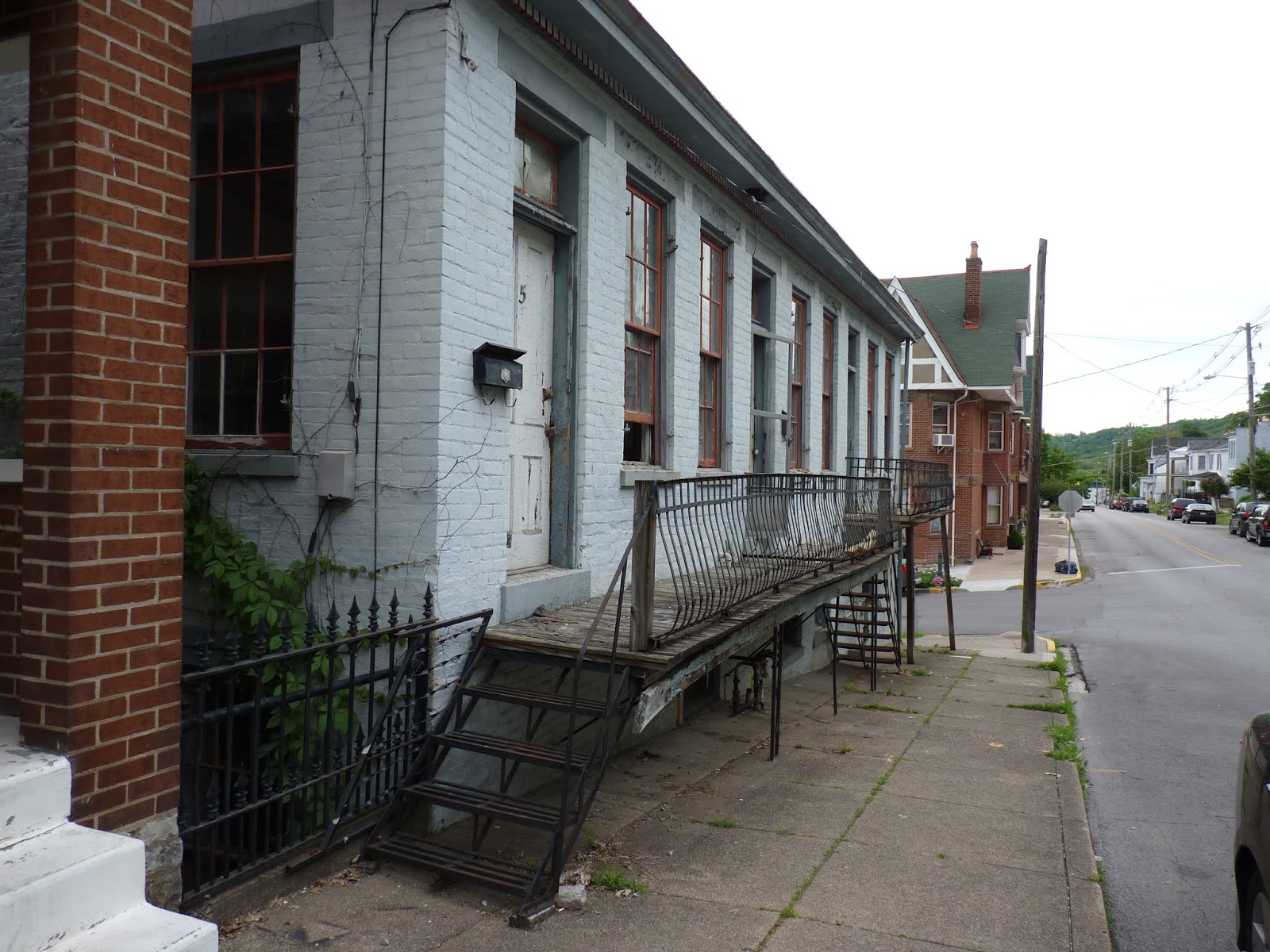 ...An Old Lady's Game. More about Maysville, KY...it's a photogenic