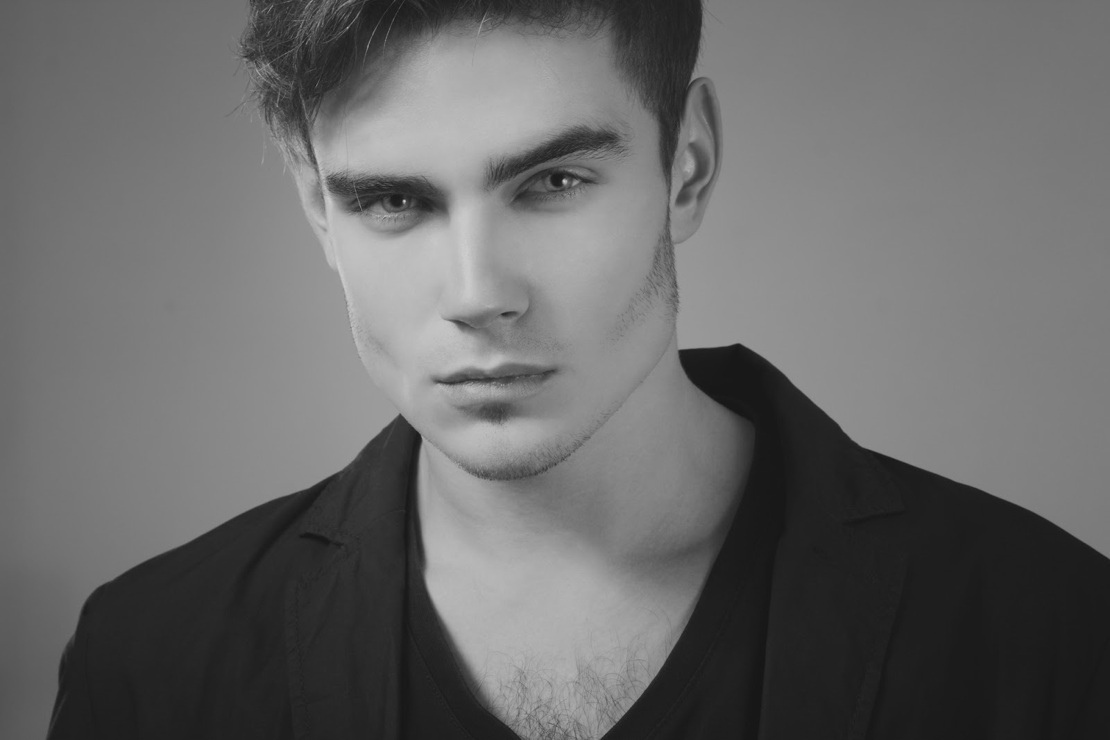 мужская косметология. помпадур референс. скулы мужские. красивые парни со скулами. фотомодель хорхе дель рио.