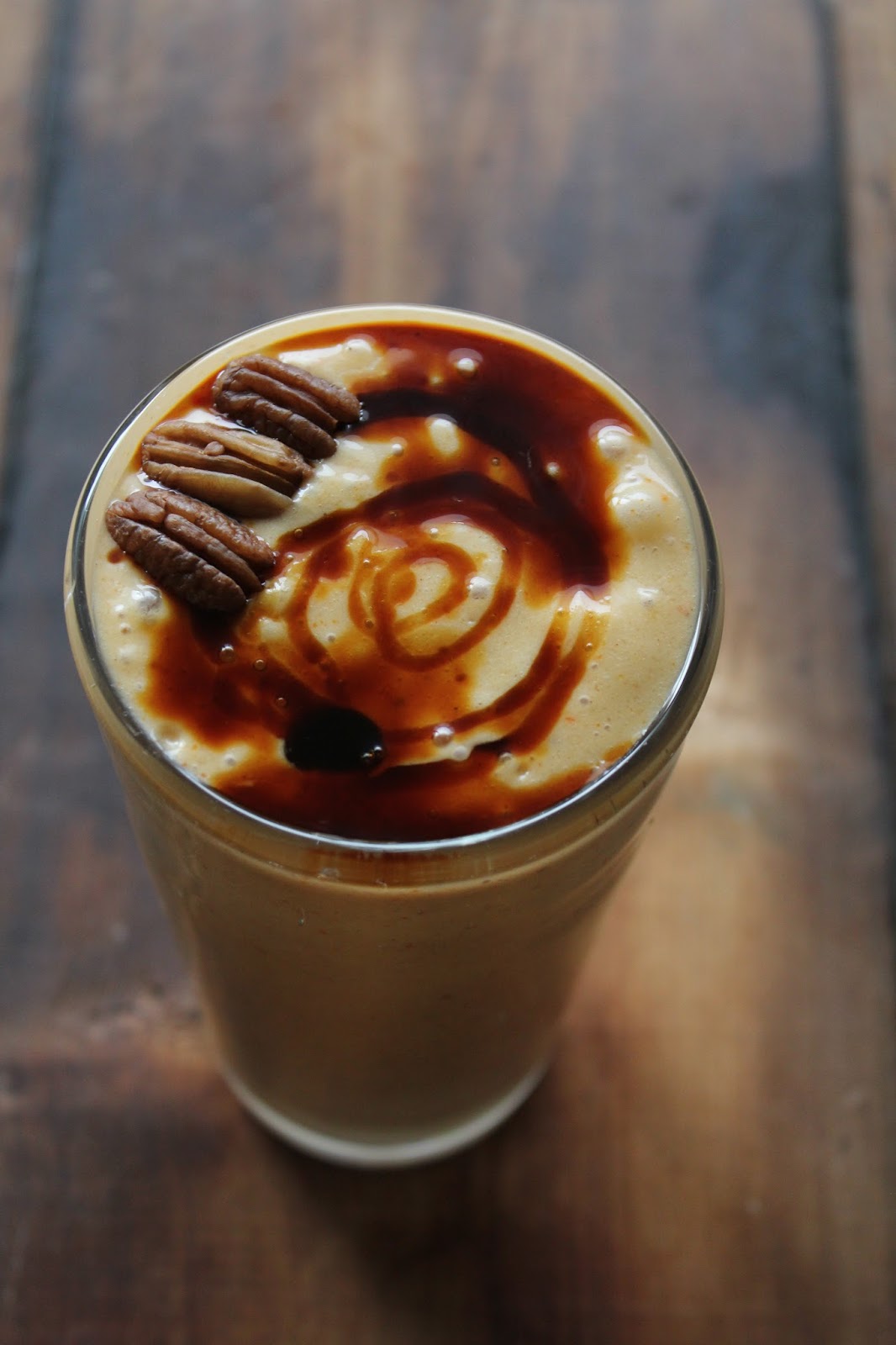 This Rawsome Vegan Life BANANA BREAD SMOOTHIE with PECANS, NUTMEG