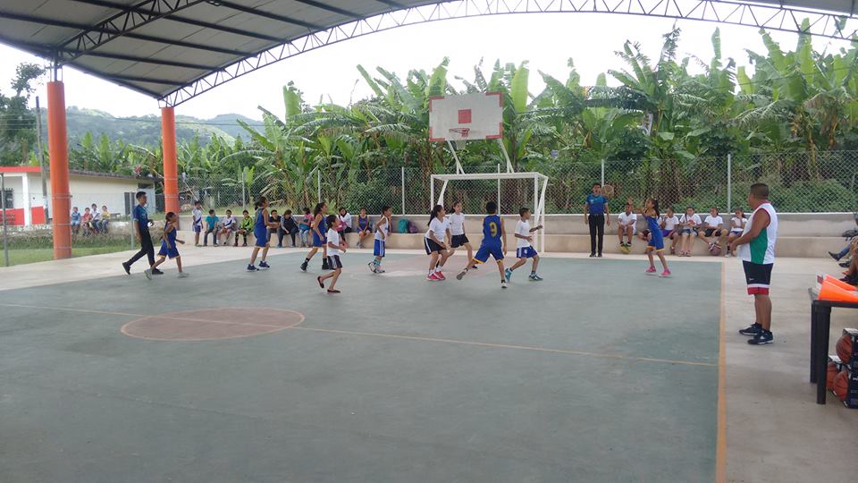 Se realizan los primeros juegos deportivos en la cancha techada