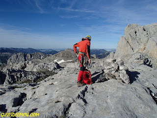 foto Carlos Nieto fernando Calvo , Guia de alta montaña picos de Europa , rab, lowe alpine, camp, zamberlan